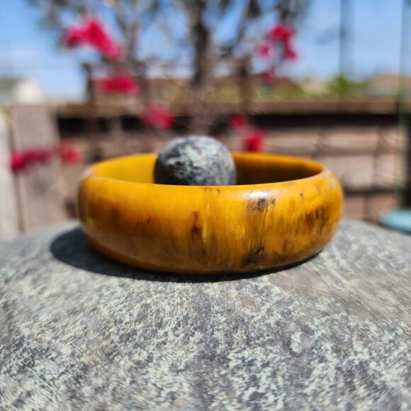 Vtg TESTED Butterscotch Bakelite Bangle Yellow Brown Marble End of Day Bracelet - Picture 4 of 17